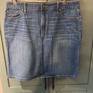 LL Bean Blue Denim Skirt Favorite Fit Back Slit Sz Med
